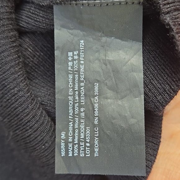Theory 100% Wool turtleneck Black Top Size M - Picture 3 of 4
